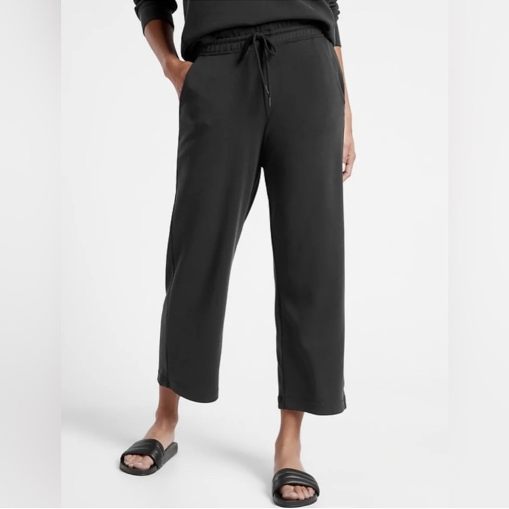 Athleta Seasoft Cropped Pant Drawstring Pants